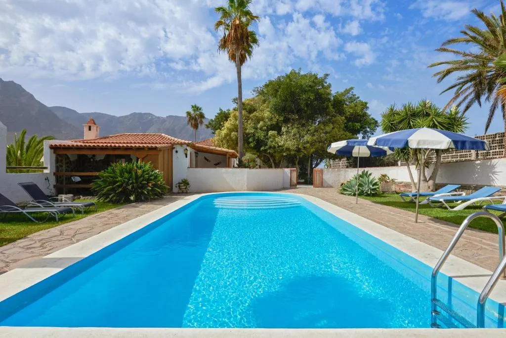 Image of 2 bedrooms house with shared pool enclosed garden and wifi at Buenavista del Norte 1 km away from the beach