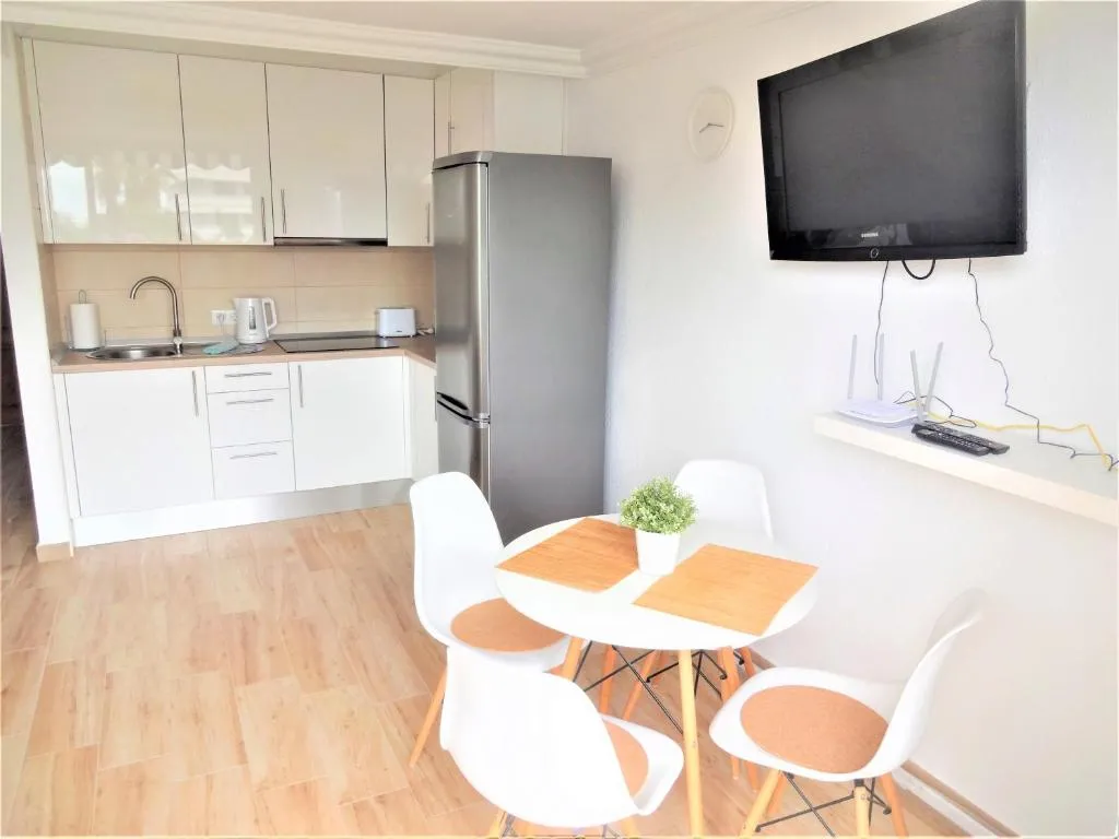 Image 2 of Amazing sunny apartment, free WIFI, international channels and VoD, center of Las Americas