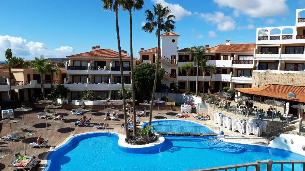 Image of Apartment with pool and gardens near the coast