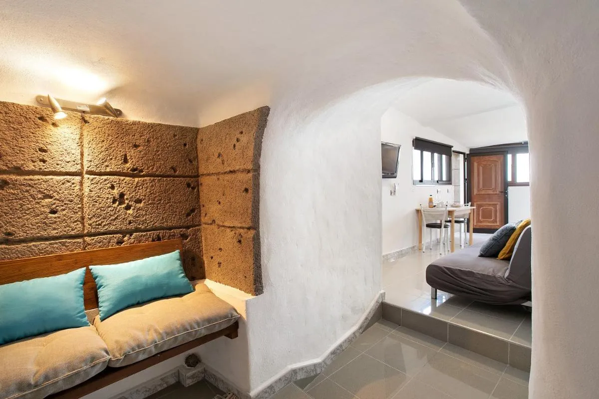 Image 1 of Bisangel House