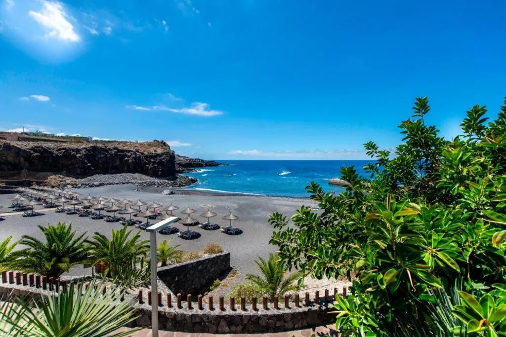 Image 6 of Chilly Apartment – Sunny rooftop terrace with ocean view