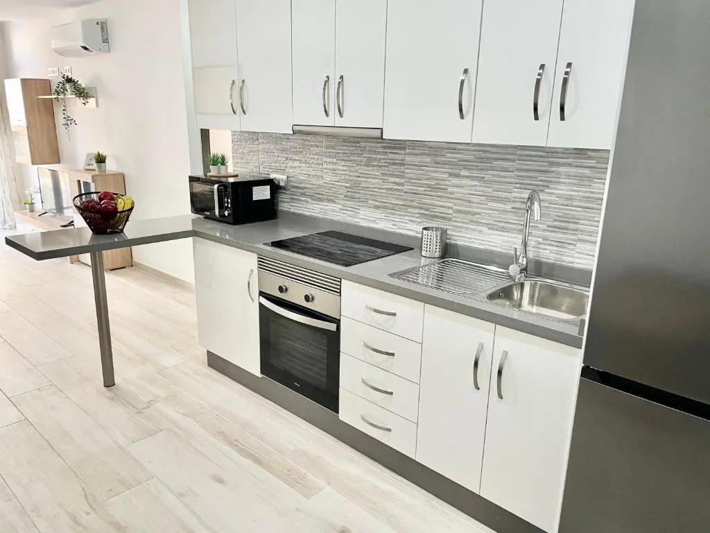 Image 2 of ISLAND SUITES