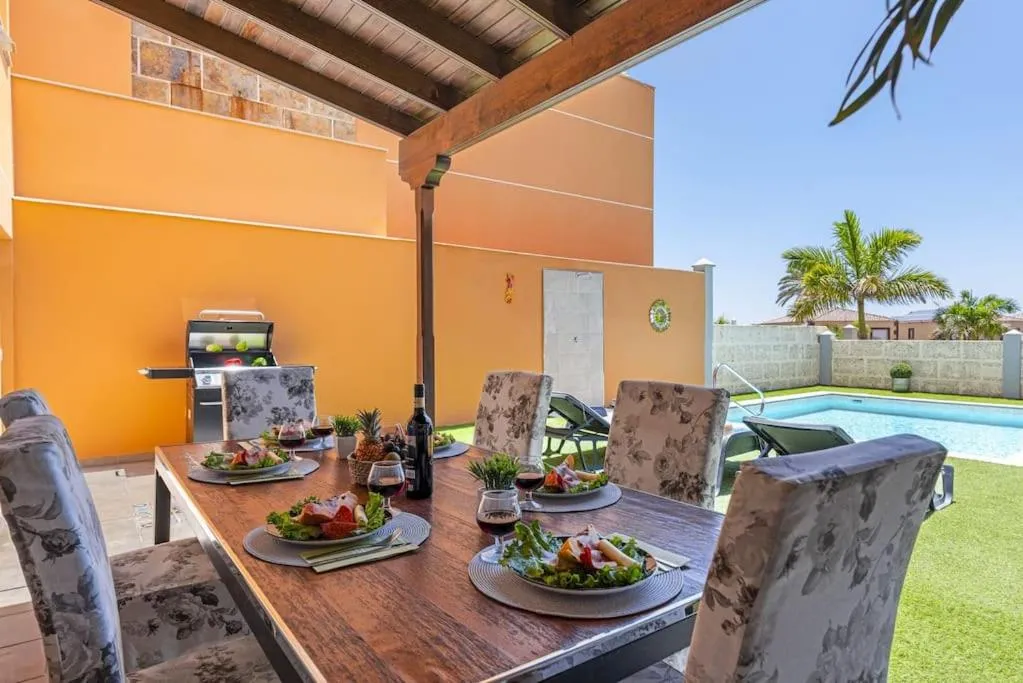 Image 2 of LUXURY VILLA with sea view, heated pool