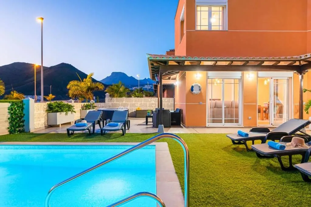 Image 1 of LUXURY VILLA with sea view, heated pool