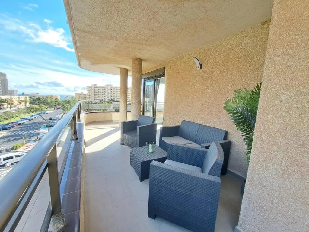 Image 1 of Newly reformed 2 bedroom apartment in the center of Los Cristianos