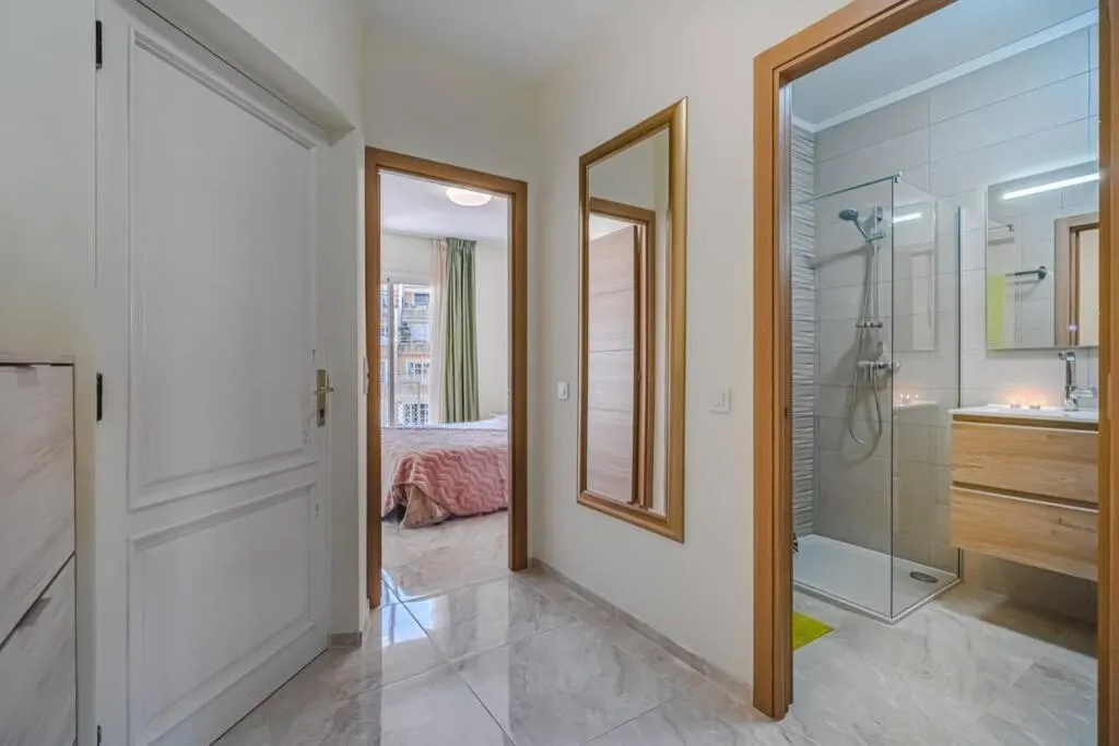 Image 2 of Orlando. Amazing location. Completely renovated!