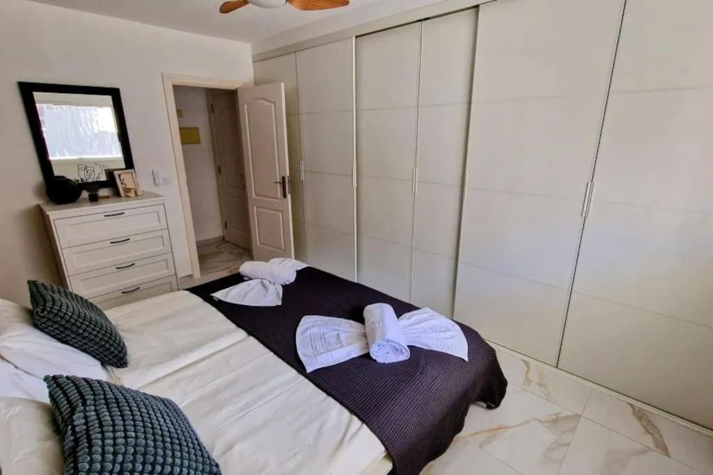 Image 2 of Skyview Apartment