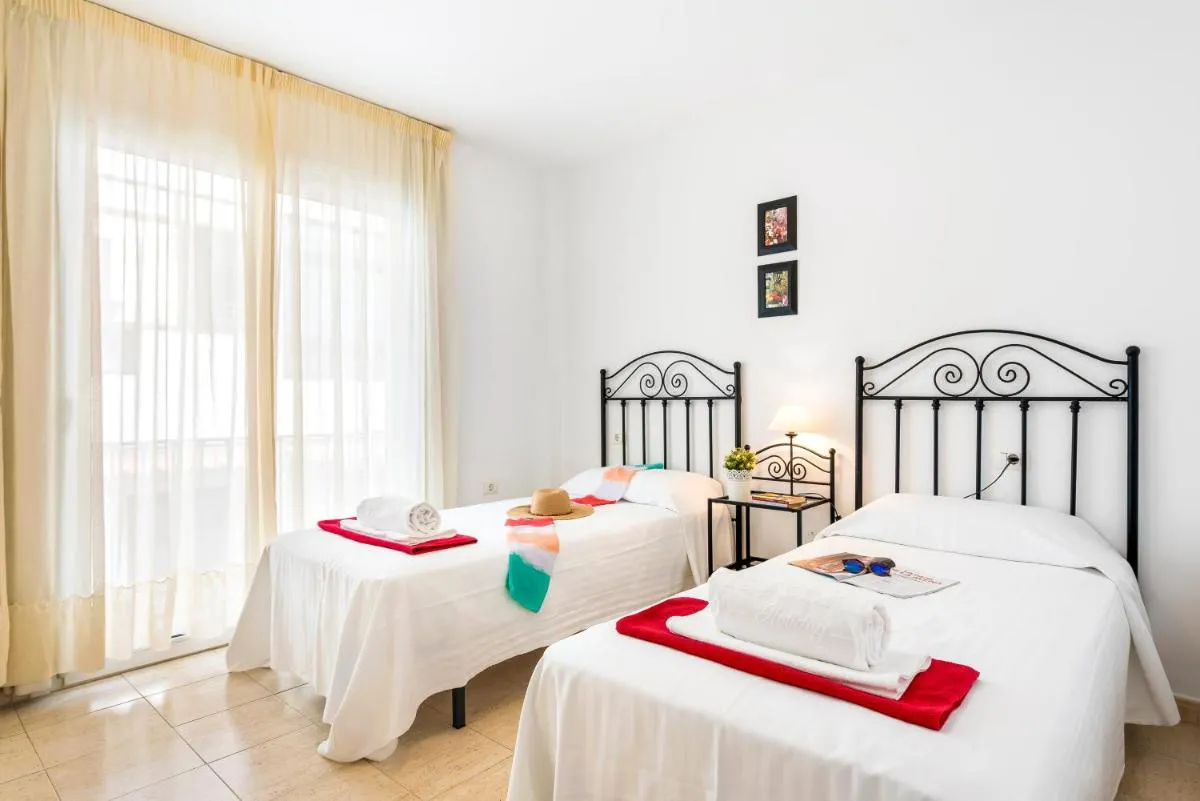 Image 1 of 17 LOS CRISTIANOS CENTRAL by the BEACH ,WiFi