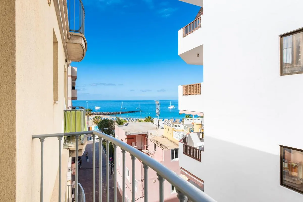 Image 5 of 17 LOS CRISTIANOS CENTRAL by the BEACH ,WiFi