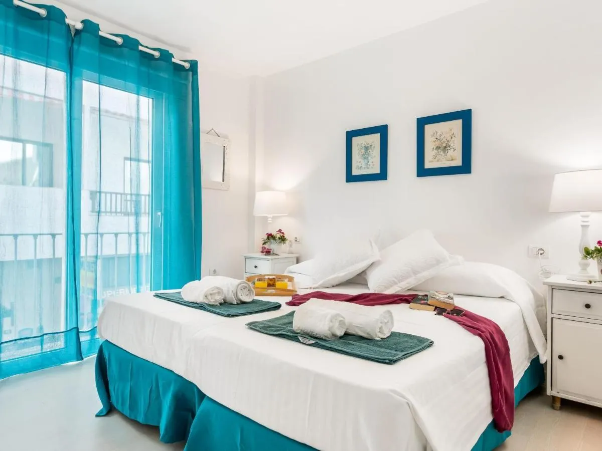 Image 1 of 205 Los Cristianos by the beach, center, wifi AC