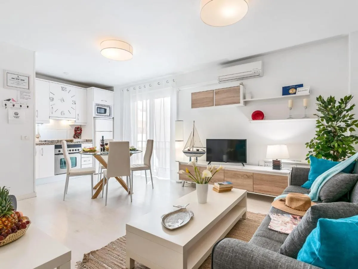 Image 4 of 205 Los Cristianos by the beach, center, wifi AC