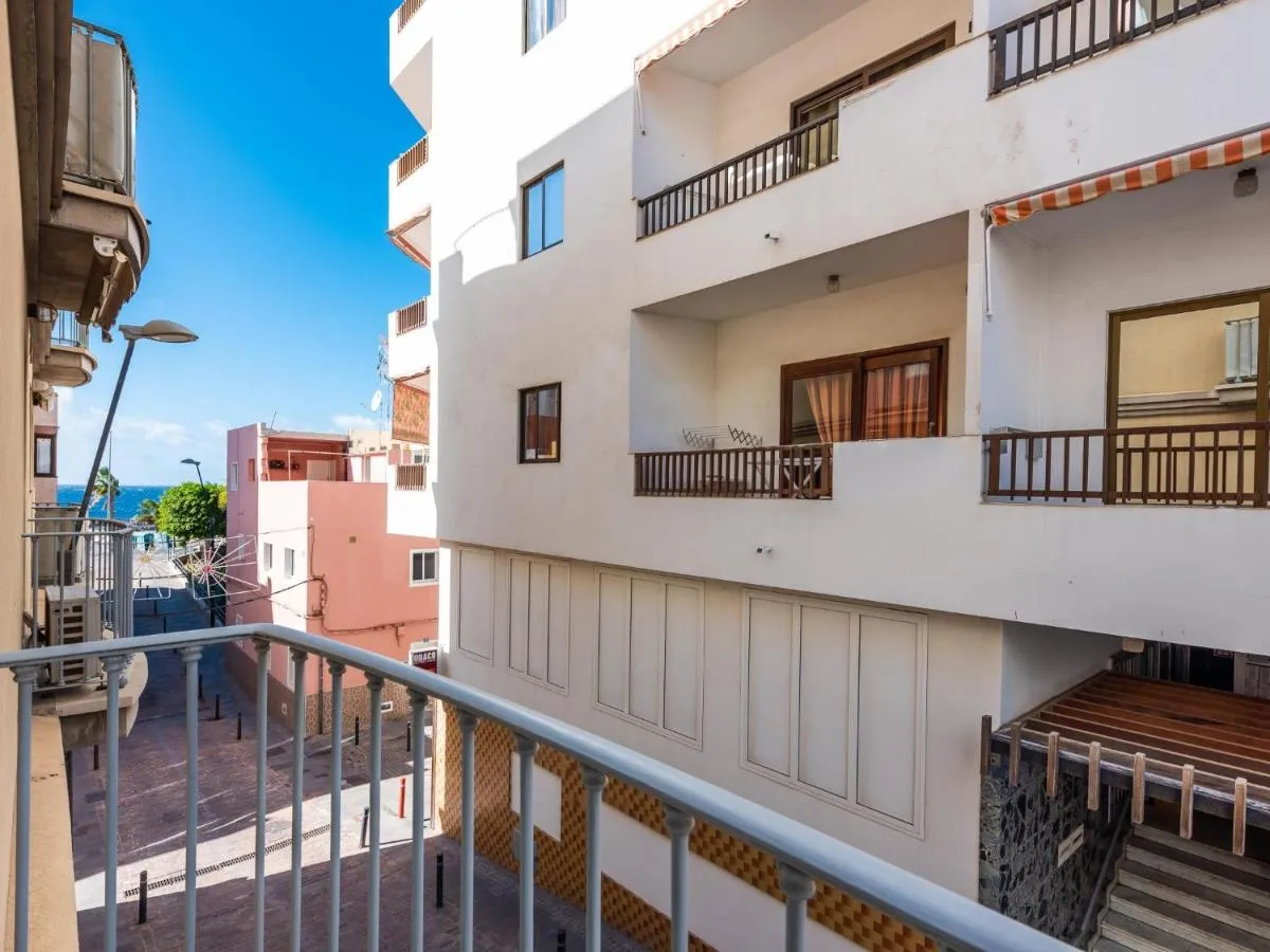 Image 5 of 205 Los Cristianos by the beach, center, wifi AC