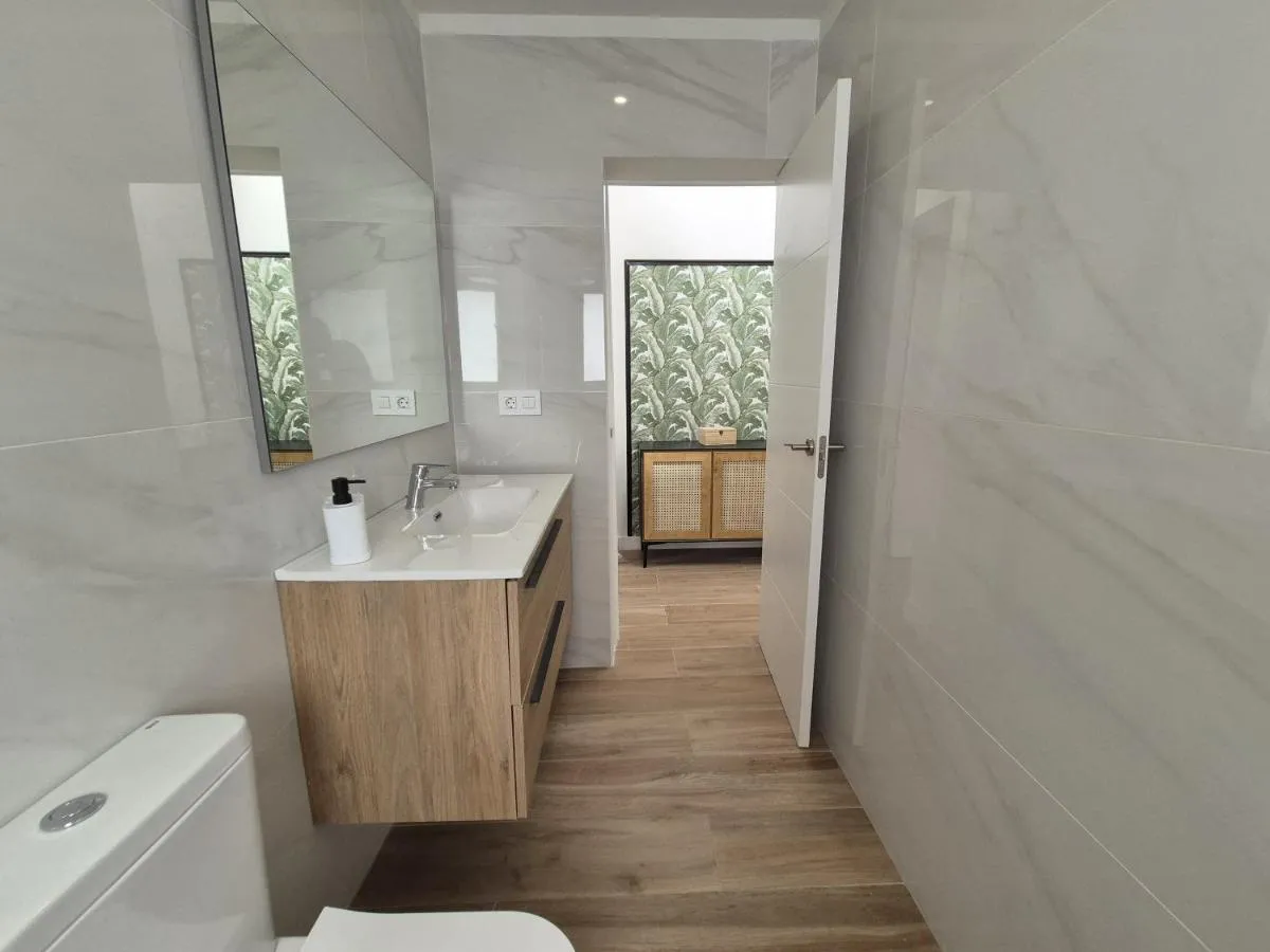 Image 2 of 5 Dragos Suites