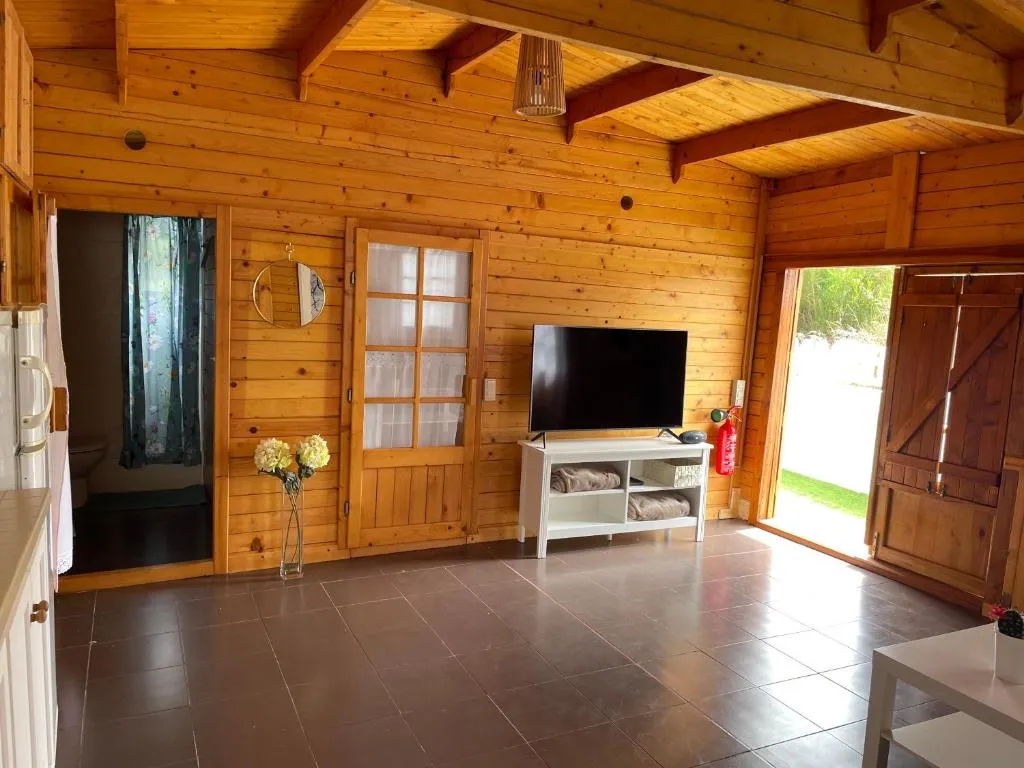 Image of Agradable Mini Casa de madera con jardín amplio