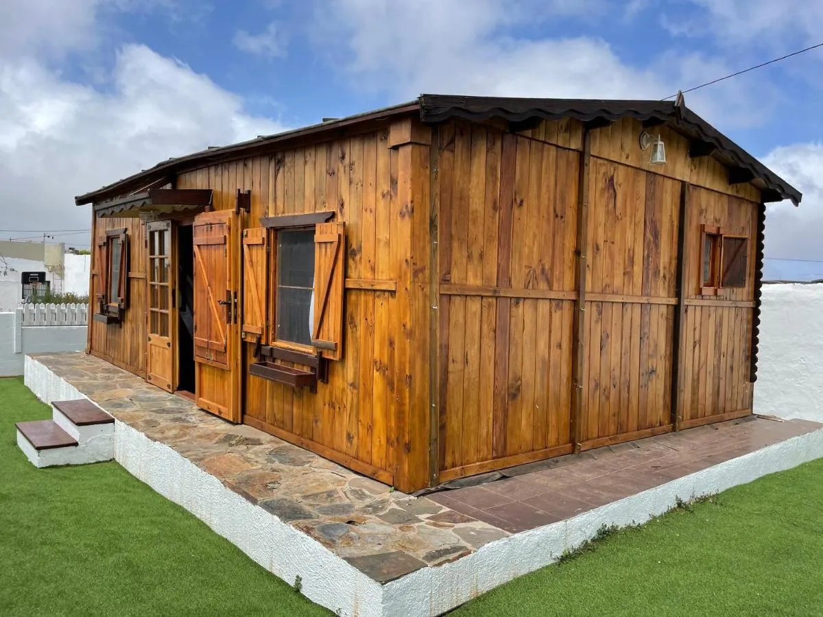 Image 4 of Agradable Mini Casa de madera con jardín amplio
