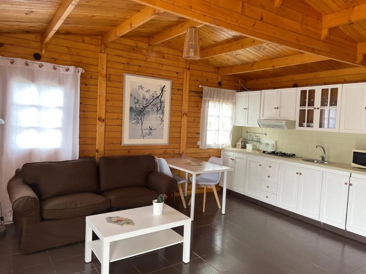 Image 3 of Agradable Mini Casa de madera con jardín amplio