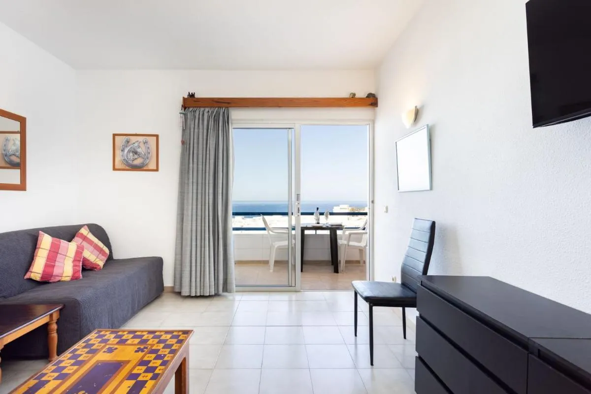 Image 5 of Apartment with beach at 50 meters, swimming pool and wonderful oceansunset view