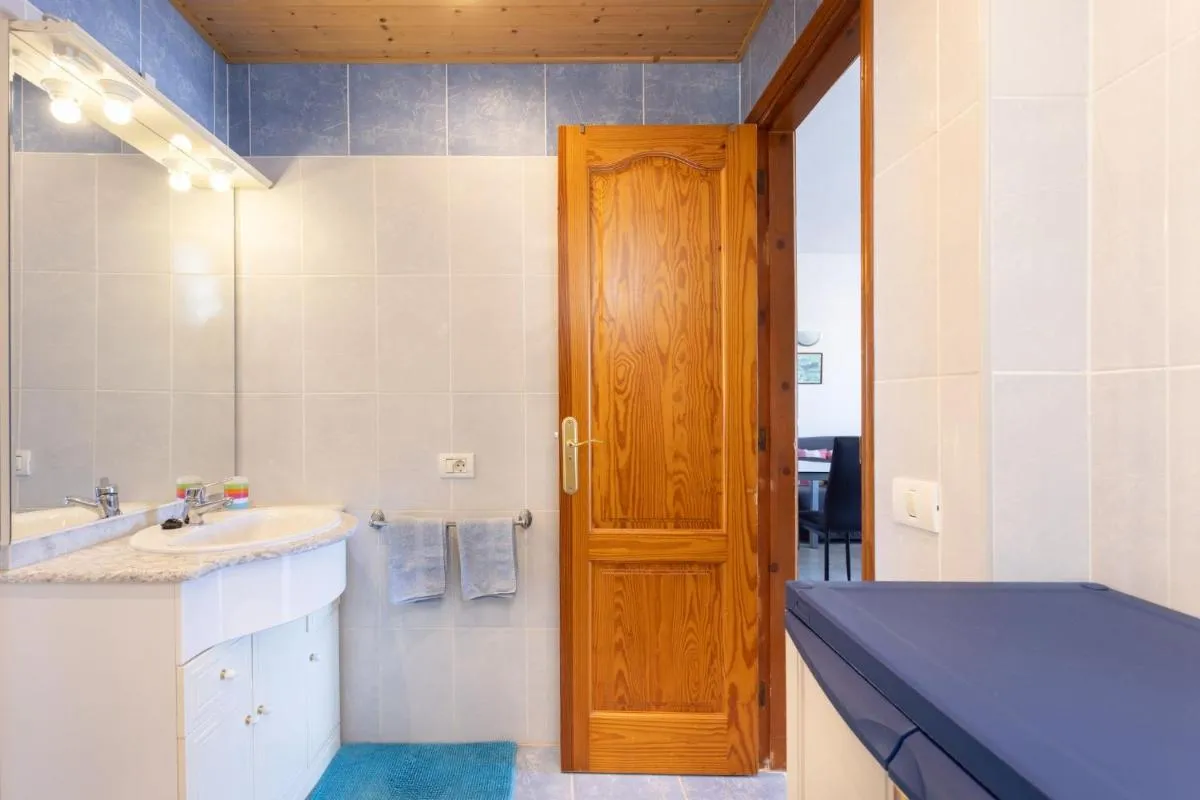 Image 2 of Apartment with beach at 50 meters, swimming pool and wonderful oceansunset view