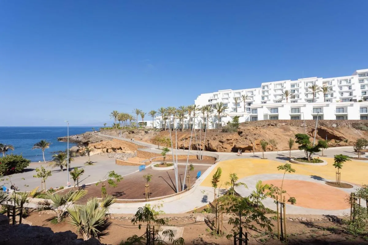 Image 6 of Apartment with beach at 50 meters, swimming pool and wonderful oceansunset view