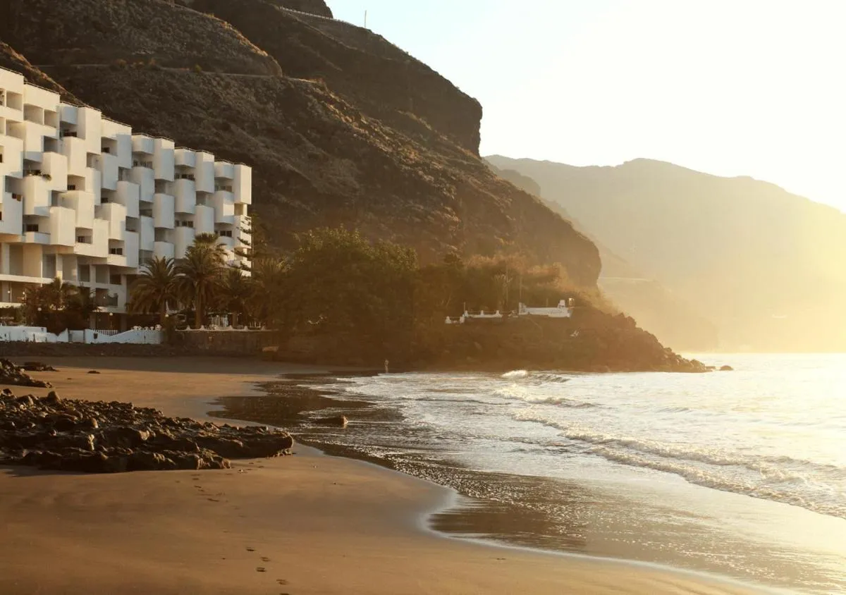Image 5 of Beach hideaway apartment with modernist design