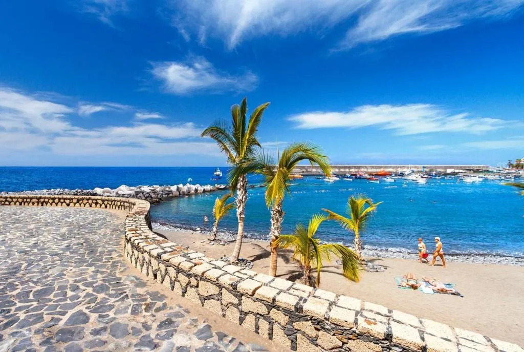 Image of Beautiful Renovated Apartment with Air Conditioning Just Steps from the Sea in Playa San Juan