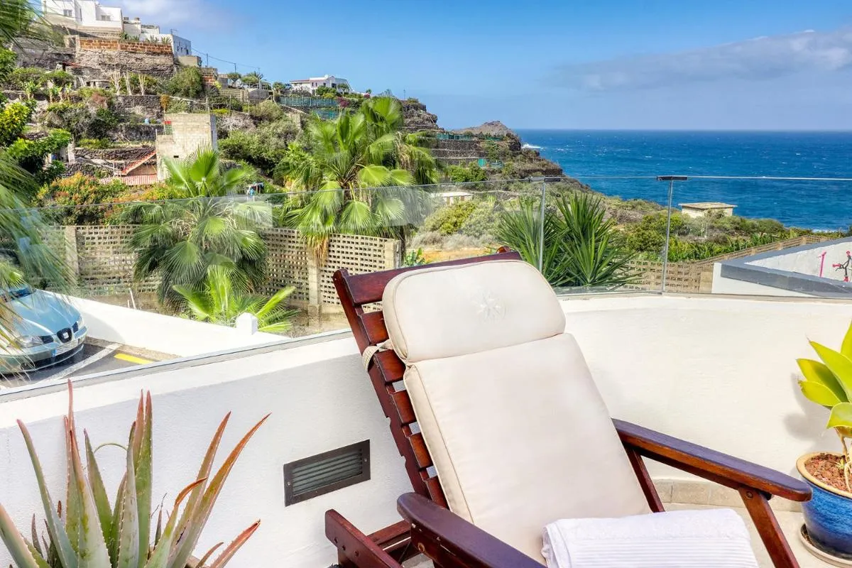 Image 4 of Big terraced house, 3-min walking to the beach, with BBQ and sea view
