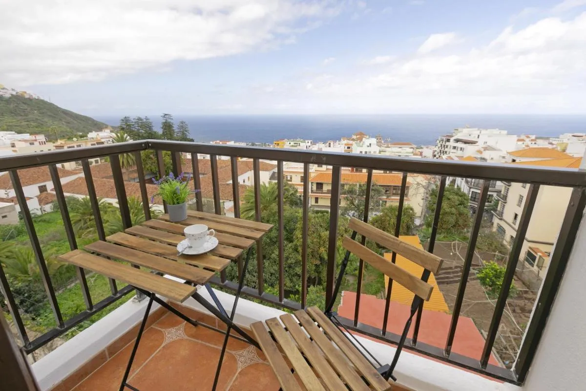 Image 6 of Central Apartment 2-min walking to city center, Professional Coffee Machine, Fully Equiped Kitchen