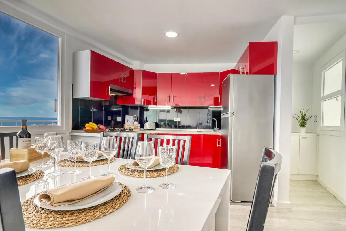 Image 3 of Central Modern Apartment with Private parking & Ocean view & Coffee corner