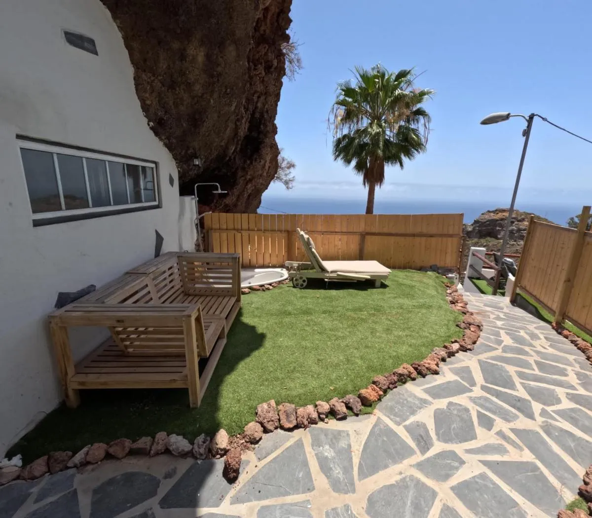 Image 2 of Cueva rural ” Old London ” with Jacuzzi and swimming pool