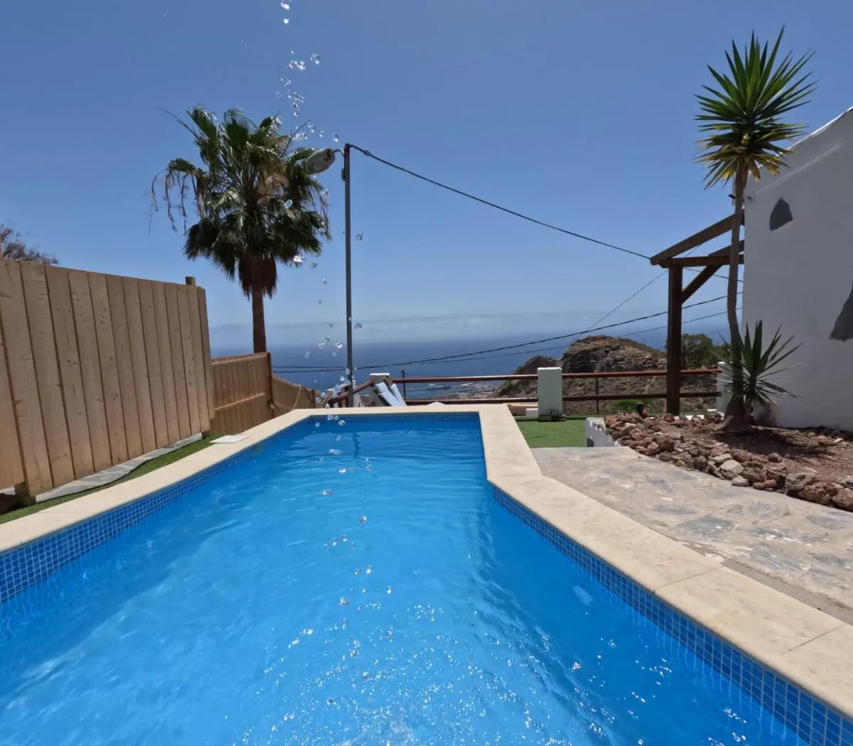 Image 1 of Cueva rural ” Old London ” with Jacuzzi and swimming pool