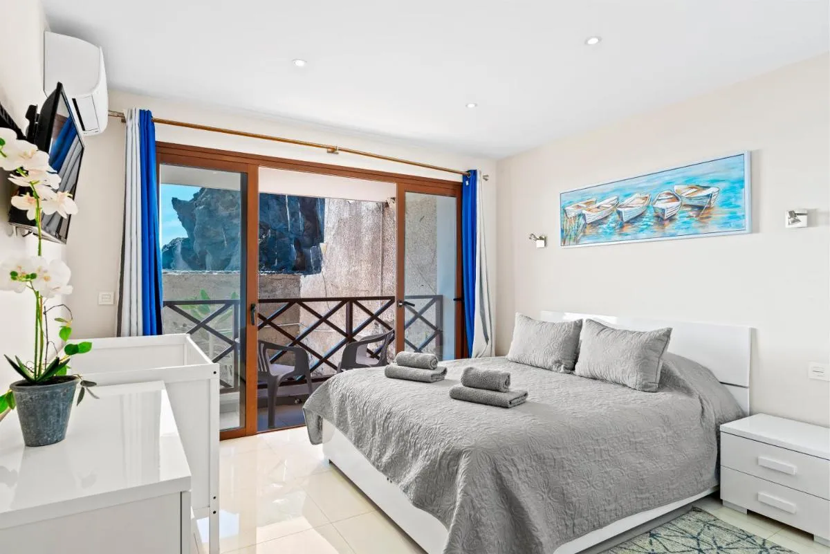 Image 2 of Duplex Ocean View Apartment in Neptuno