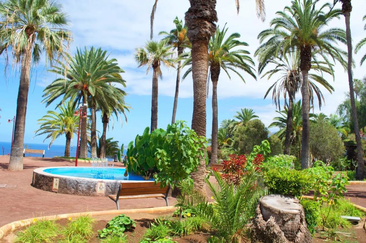 Image 1 of Edificio Las Marañuelas, Puerto La Cruz, Islas Canarias Tenerife