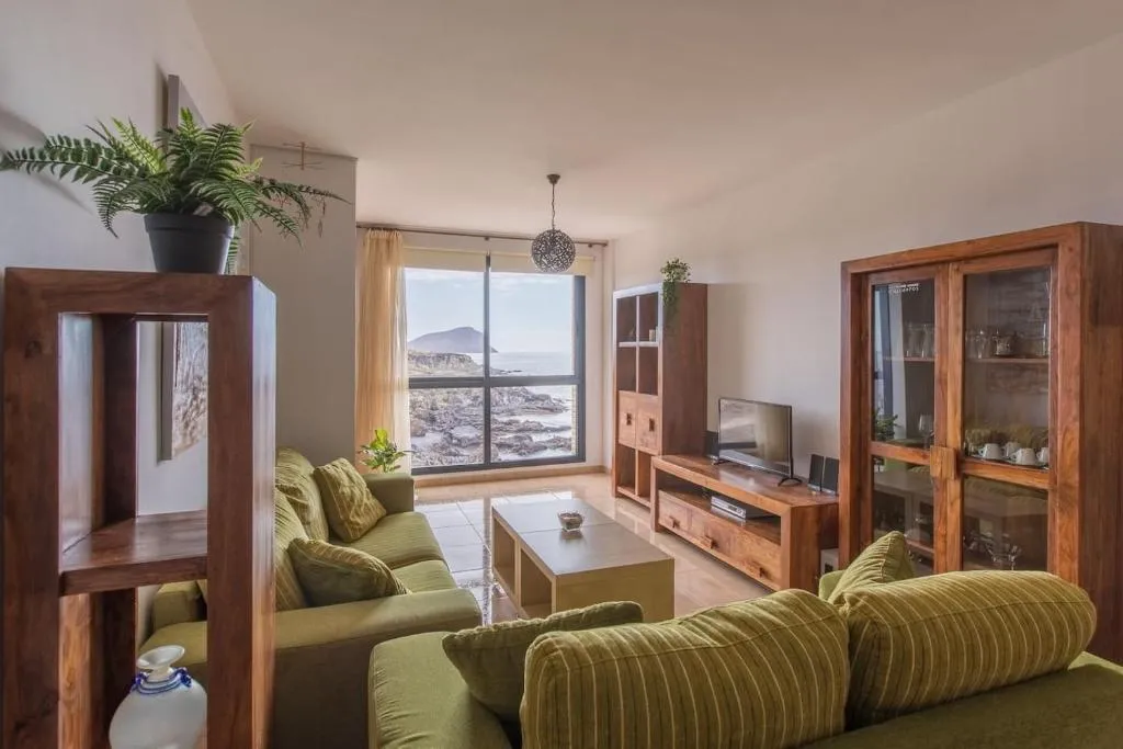 Image of El Mirador: sea views from the shore