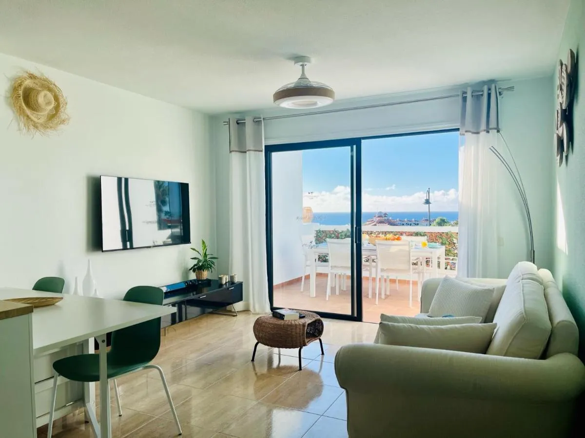 Image 2 of Fantastic sea and golf course view house with 3 bedrooms
