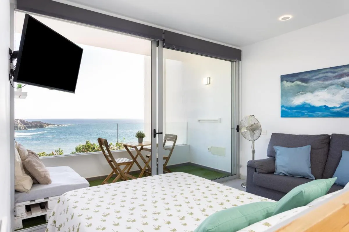 Image 5 of Front beach studio