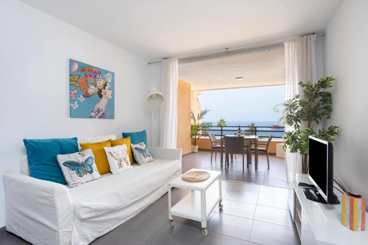 Image 1 of Frontline Penthouse with heated pool and parking