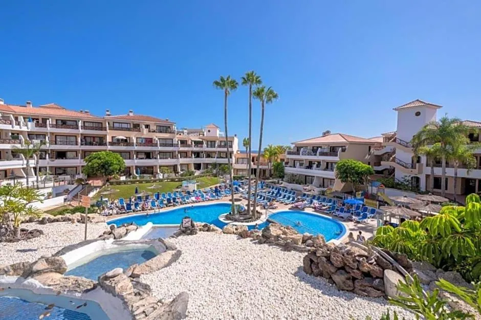 Image 1 of Golf Christina – heated pool