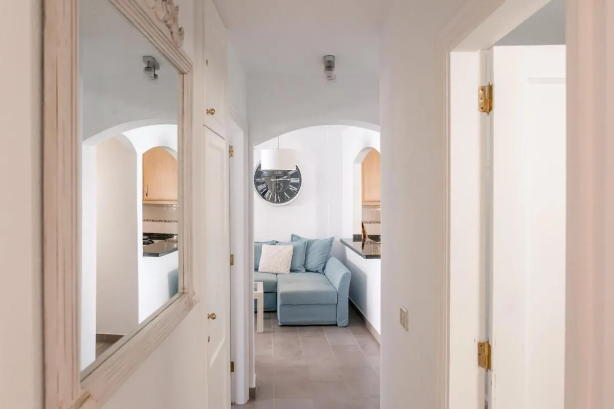Image 1 of HomeForGuest Apartamento con piscina a 50M del mar en La Caleta