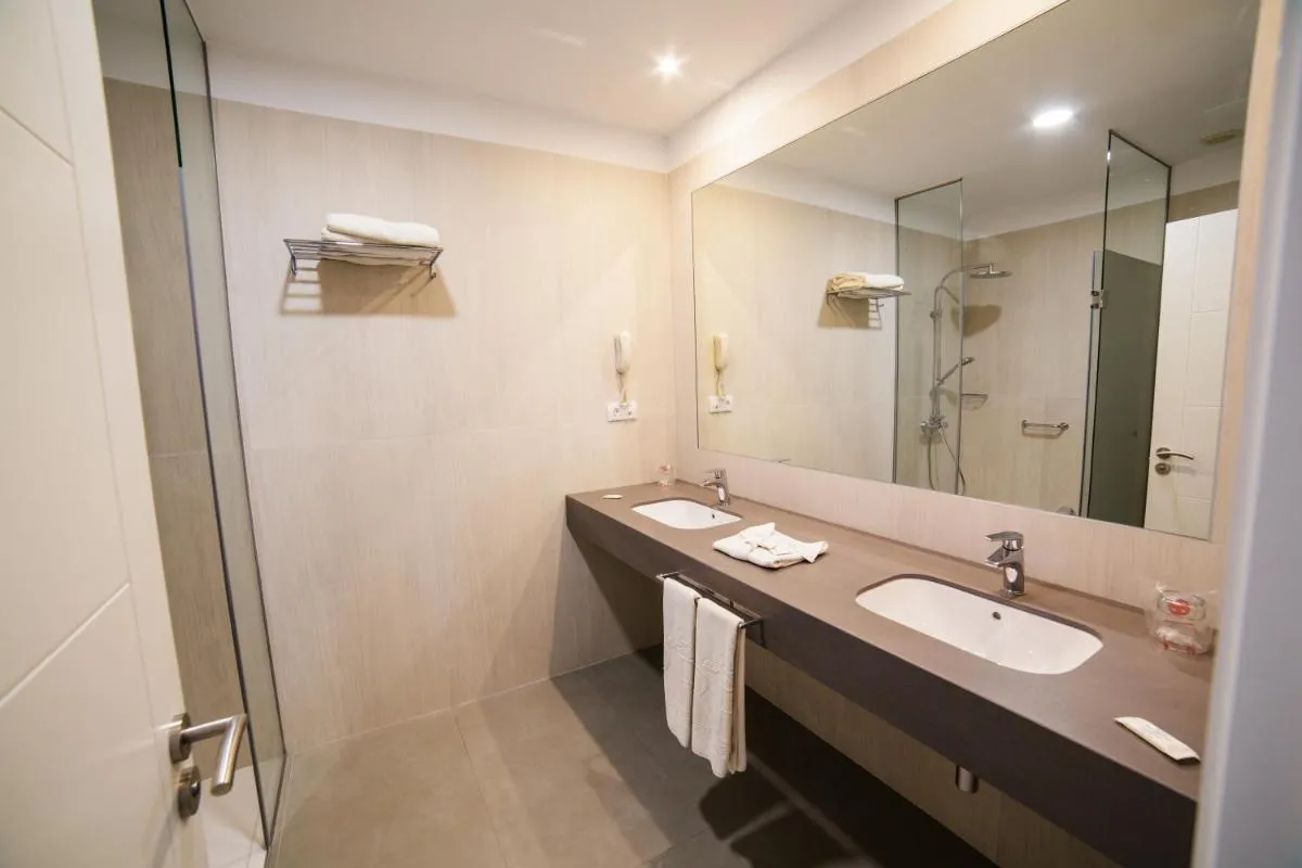 Image 2 of Hotel RF San Borondon