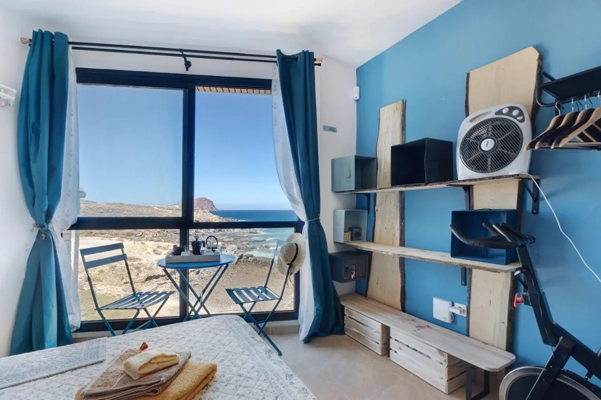 Image 4 of Los Abrigos oceano al alba wifi