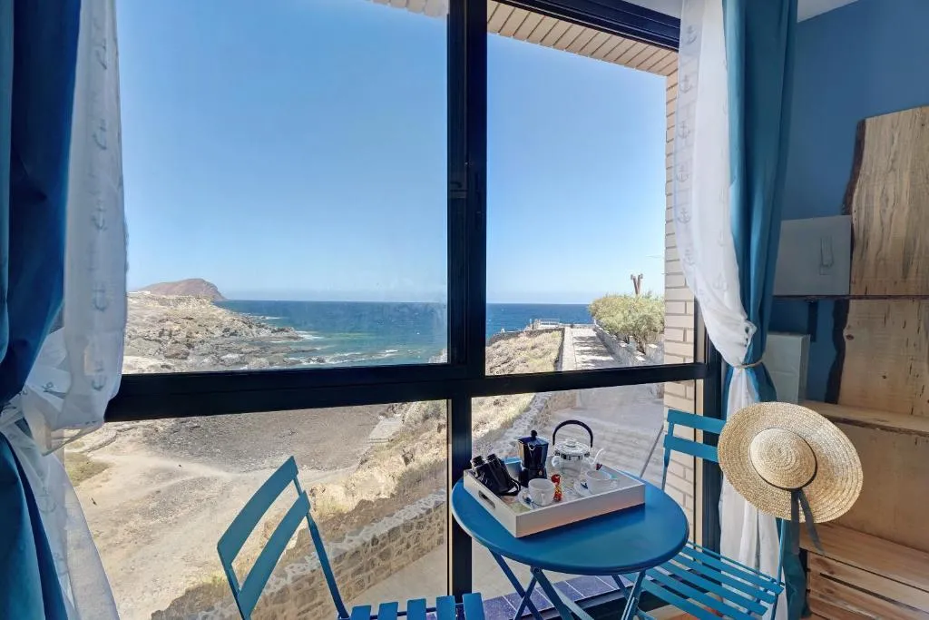 Image of Los Abrigos oceano al alba wifi