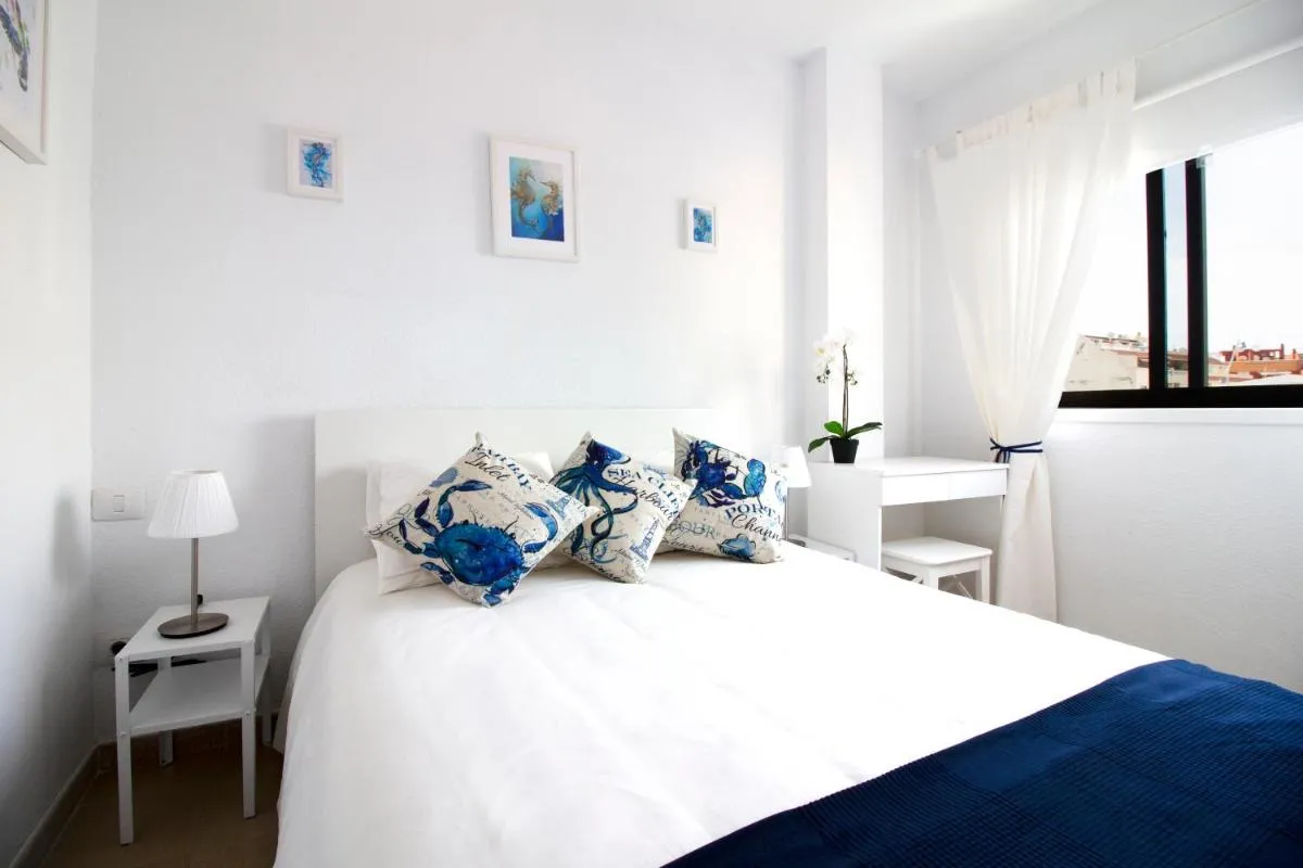 Image 1 of Los Angeles 3 Bed Apartment with Pool