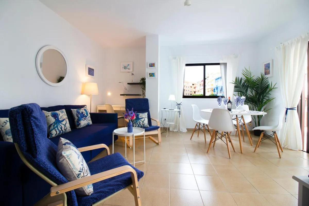 Image 4 of Los Angeles 3 Bed Apartment with Pool