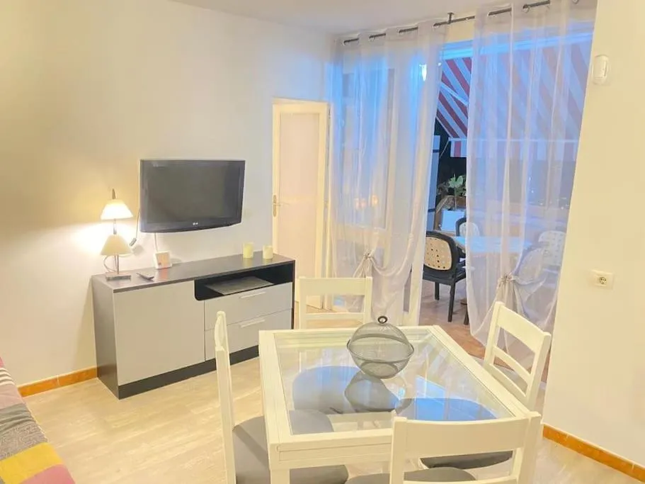 Image 5 of Lovely apartment with pool