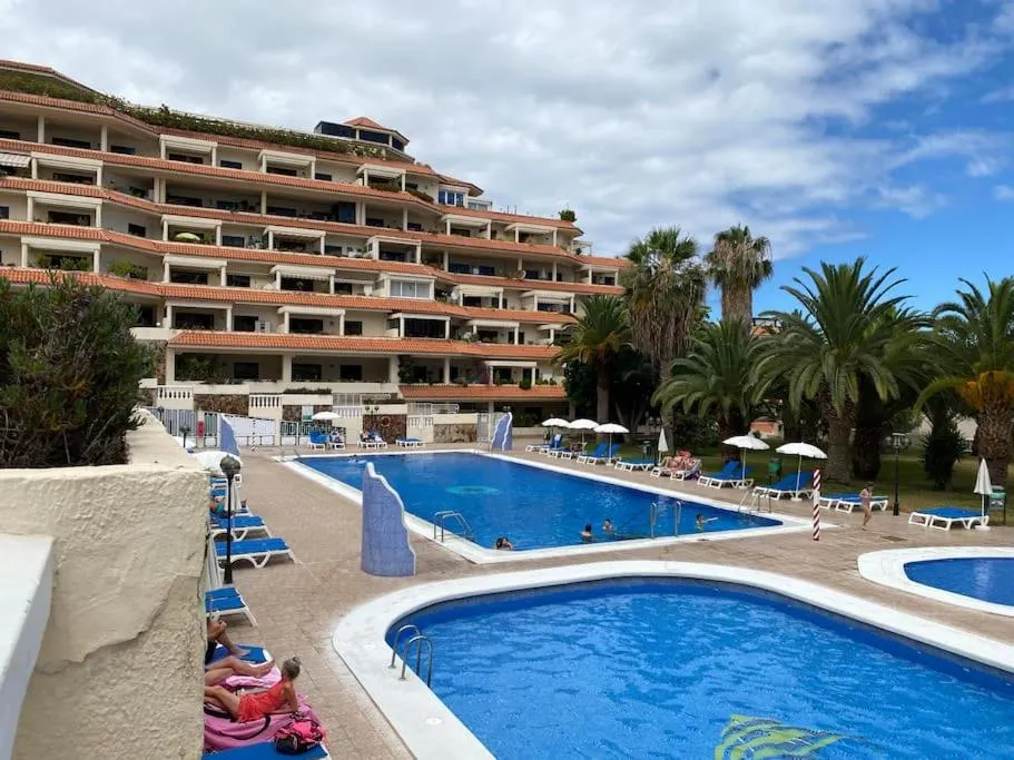 Image of Luminoso apartamento con terraza y piscina