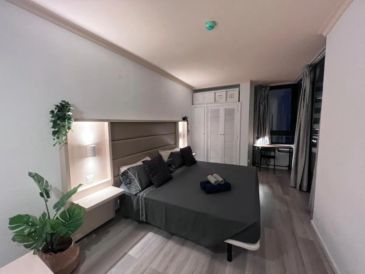 Image 4 of Luxury Apartment with pool view