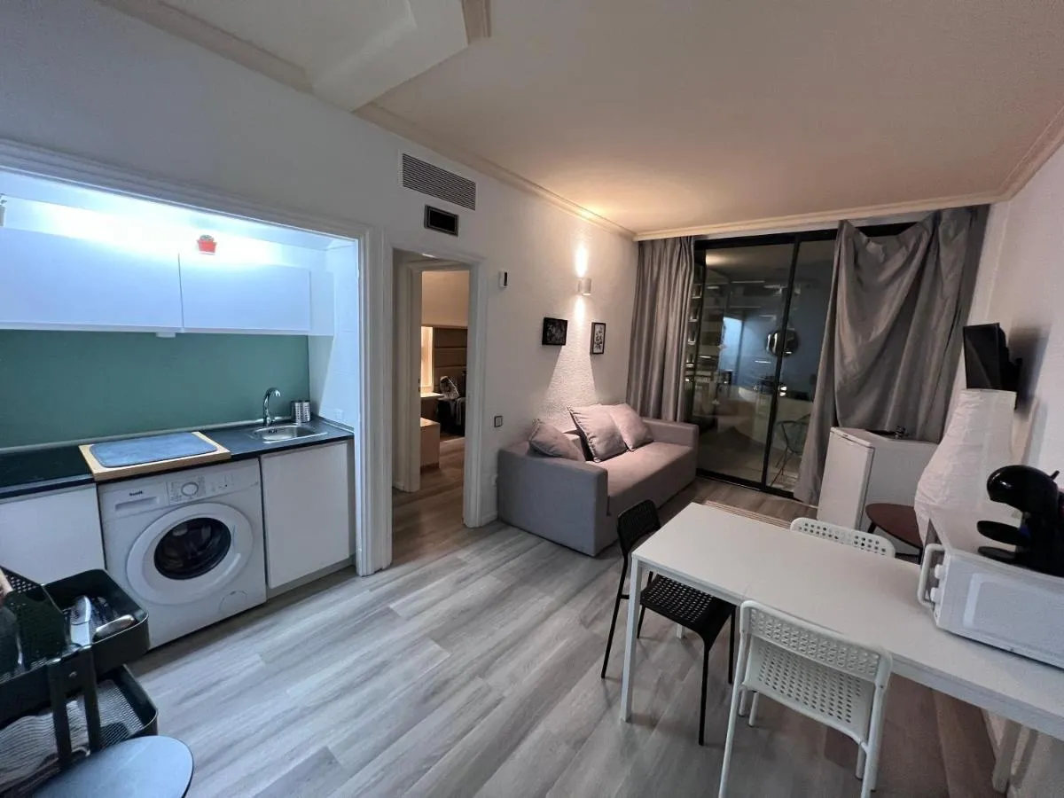Image 5 of Luxury Apartment with pool view