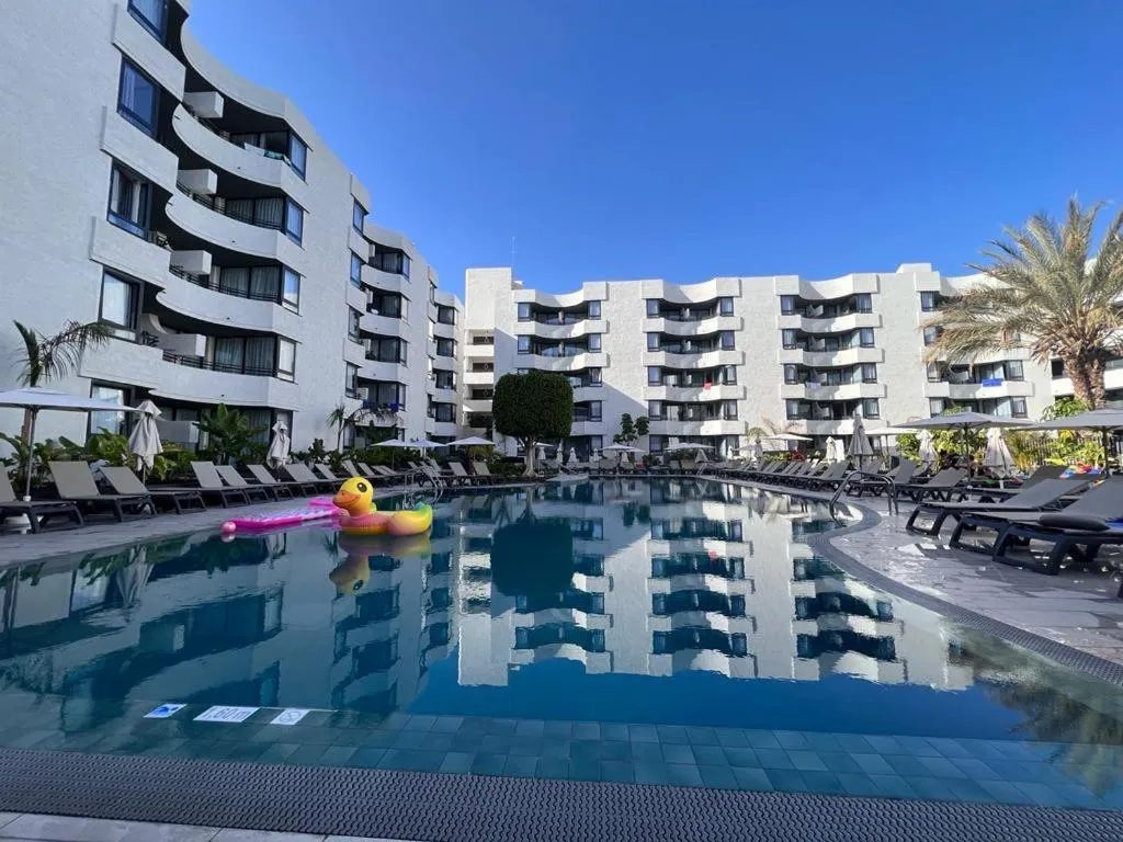 Image 3 of Luxury Apartment with pool view
