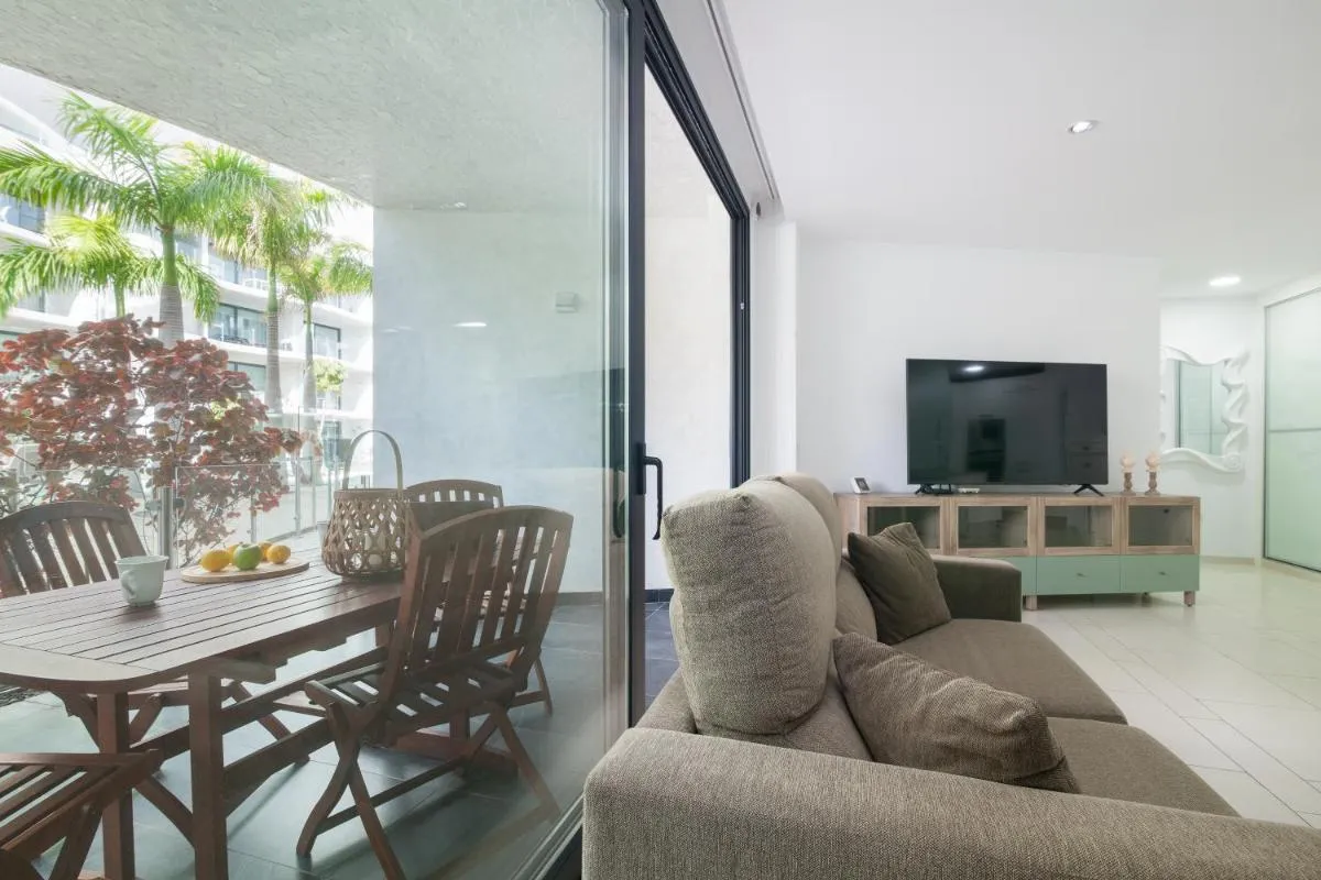 Image 5 of Luxury Avilla Las Olas – swimming pool 85m long – garage