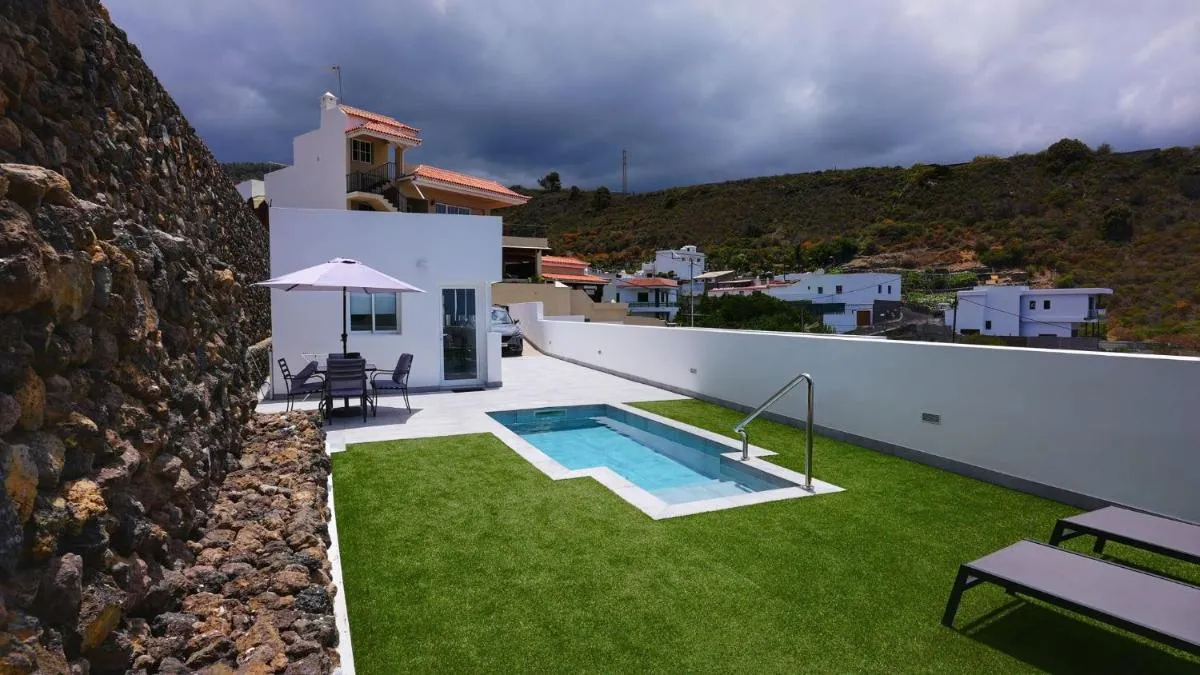 Image 1 of Mireya home